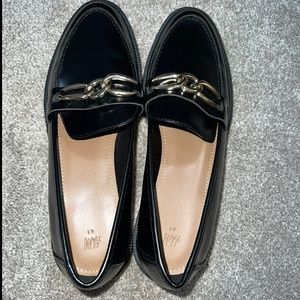 Women's, 9.5, H&M Black loafers with gold chain detail
